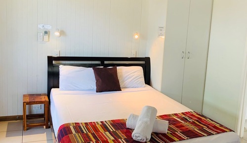 Estudio, 1 cama de matrimonio con sofá cama