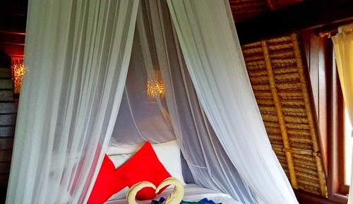 Bungalow Hut