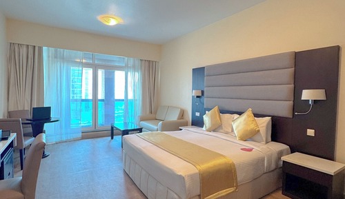 Deluxe King Room with Burj Khalifa View