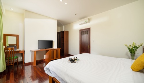 Habitación Deluxe doble, 1 cama de matrimonio grande, balcón, vistas a la piscina