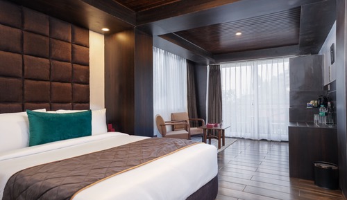 Deluxe View Room with Private Balcony