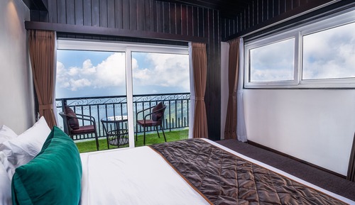 Presidental Suite with Balcony & Jacuzzi