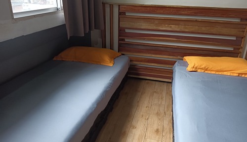 Habitación con 2 camas individuales