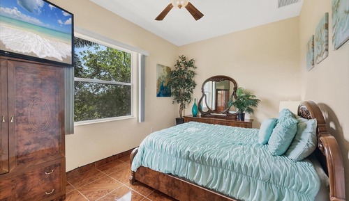 Casa, varias camas, acceso a la piscina (AA15432)