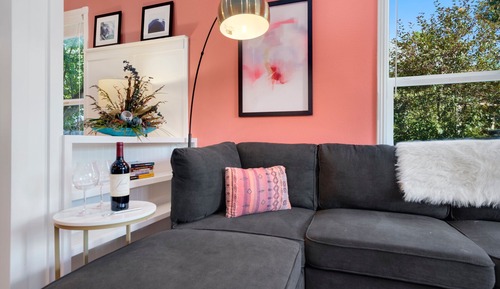 Casa, varias camas, bañera de hidromasaje, vistas al jardín (604 W Magnolia)