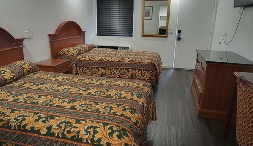 Habitación estándar, 2 camas dobles, no fumadores, frigorífico y microondas