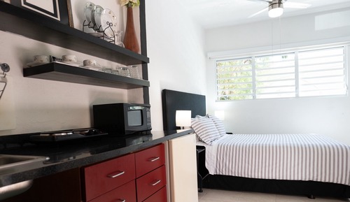 Suite, 1 cama de matrimonio, cocina básica