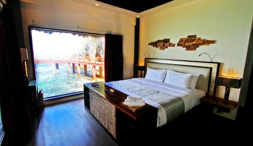 Water Villa (Free Breakfast & Free Roundtrip Airport Transfer)