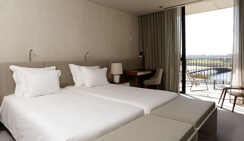 Habitación con 2 camas individuales, balcón (main building)