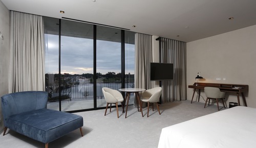 Suite (main building)