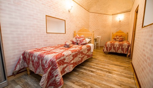 Habitación de diseño con 2 camas individuales