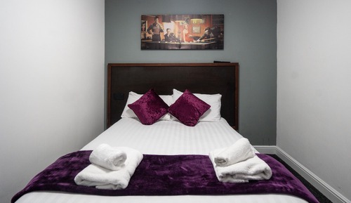 Habitación económica doble, 1 cama doble, no fumadores, baño privado