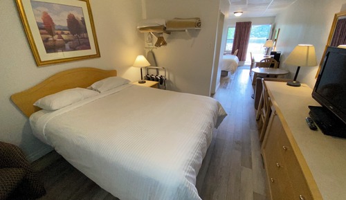 Habitación económica, 2 camas de matrimonio, vistas al río