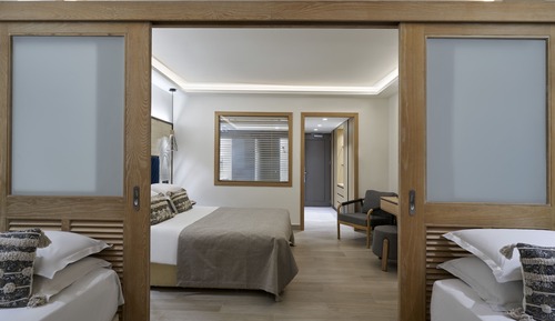 Habitación familiar, vistas parciales al mar