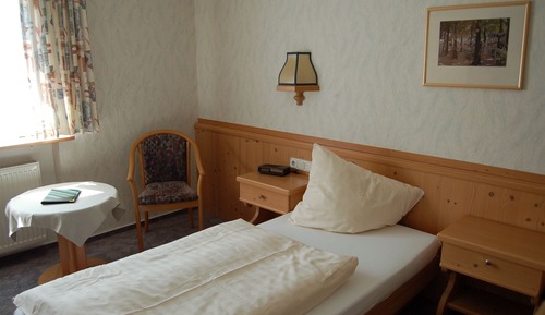 Habitación económica doble, en la zona del patio