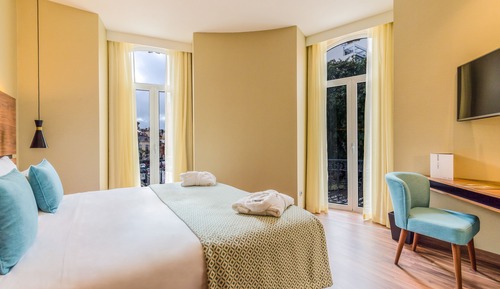 Habitación Premium con 1 cama doble o 2 individuales (Corner)