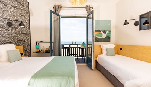 Habitación triple, vistas al mar