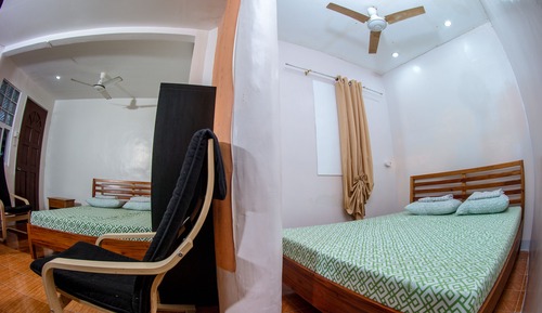 Habitación cuádruple económica, 2 camas de matrimonio, acceso a la piscina, junto a la piscina