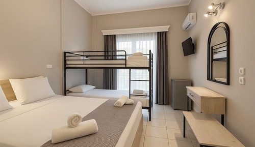 Habitación cuádruple básica, planta baja