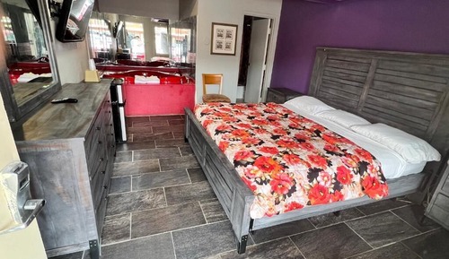 Suite, 1 cama de matrimonio grande, fumadores (Jacuzzi Tub)