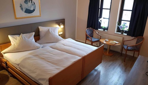 Habitación con 1 cama doble o 2 individuales, accesible para personas con discapacidad