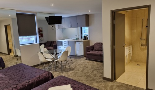 Suite estudio familiar, 2 camas de matrimonio, no fumadores, cocina