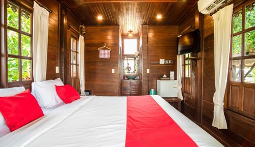 Habitación superior con 1 cama doble o 2 individuales, vistas al complejo turístico