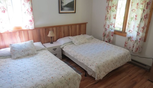 Cabaña clásica, 2 camas dobles, no fumadores, vistas al río