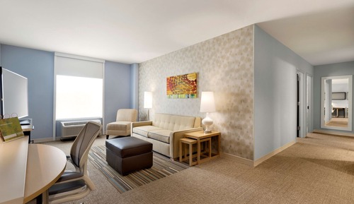Habitación, accesible para personas con discapacidad (1 king and 1 queen bed, hearing acc)