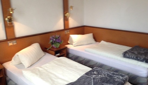 Habitación con 1 cama doble o 2 individuales, baño privado