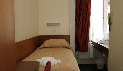 Habitación individual, baño compartido