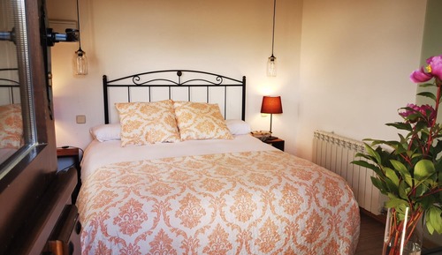 Habitación Confort con 1 cama doble o 2 individuales, bañera