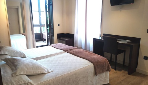 Habitación superior con 1 cama doble o 2 individuales