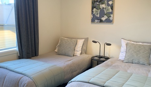 Apartamento familiar, 2 habitaciones, cocina, vistas al jardín