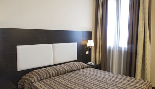 Habitación Confort con 1 cama doble o 2 individuales