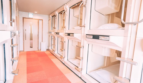 Dormitorio compartido, solo para hombres, no fumadores, baño compartido