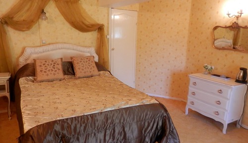 Habitación clásica doble, 1 cama doble, baño privado, vistas al jardín