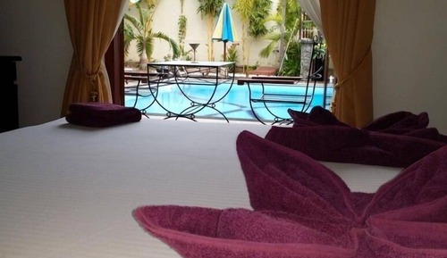 Habitación Deluxe doble, 1 cama de matrimonio grande, vistas a la piscina