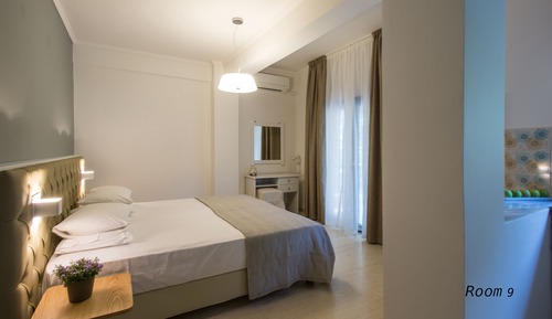 Habitación triple estándar, balcón, vistas al patio (9)