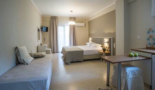 Habitación triple estándar, balcón, vistas a la colina (8)