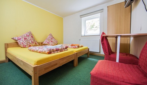 Habitación económica con 2 camas individuales, baño compartido