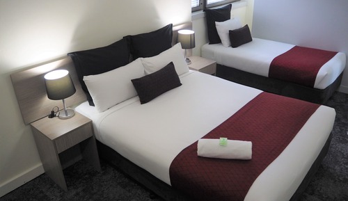 Habitación (Queen + Single Bed Terrace)