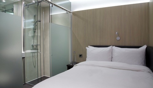 Habitación doble, sin ventanas