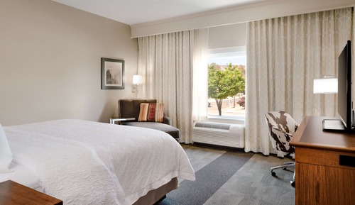 Habitación, 1 cama de matrimonio grande, no fumadores, frigorífico y microondas (Connecting Rooms)