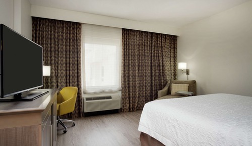 Estudio, 1 cama de matrimonio grande, no fumadores, frigorífico y microondas