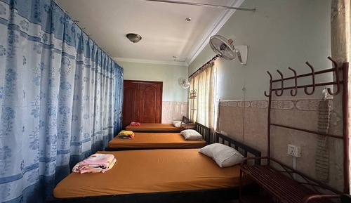 Habitación económica, dormitorio mixto, vistas al jardín