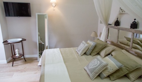 Estudio panorámico, frigorífico y microondas, en una planta alta