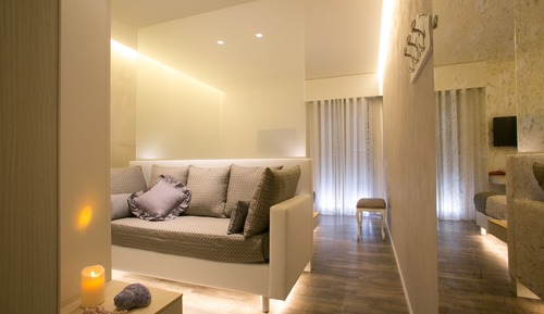 Habitación triple superior, balcón (beach access included)