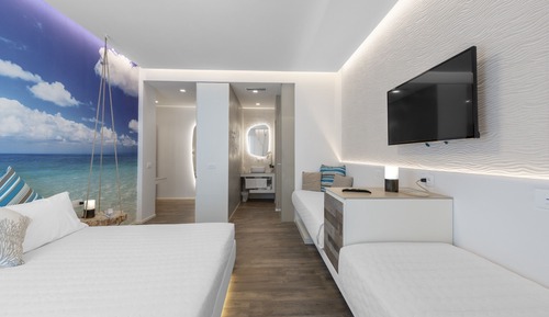 Habitación ejecutiva, balcón (beach access included)