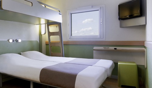 Habitación, varias camas